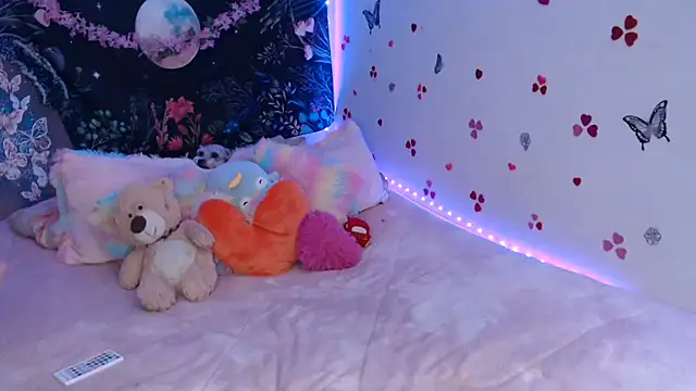 Snapshot of Emillyy_m chatting on September 9, 2025, 9:47 pm Emillyy m online show from September 9, 2025, 9:47 pm