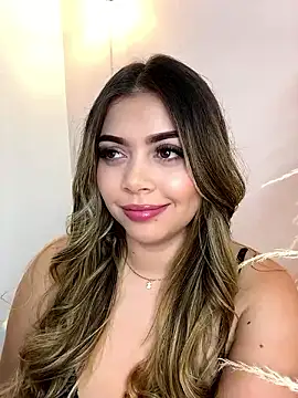 thaliafox  online show from December 2, 2024, 8:11 pm