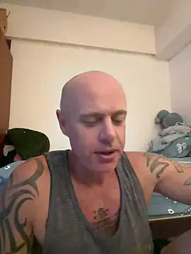 Snapshot of luv2masterb8247 chatting on December 3, 2024, 5:20 am luv2masterb8247 online show from December 3, 2024, 5:20 am