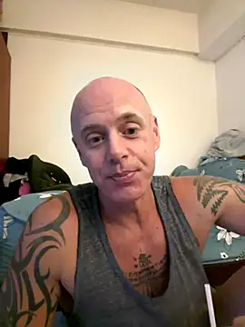 Snapshot of luv2masterb8247 chatting on December 4, 2024, 5:16 am luv2masterb8247 online show from December 4, 2024, 5:16 am