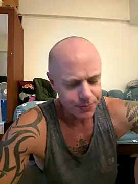 Snapshot of luv2masterb8247 chatting on December 6, 2024, 5:20 am luv2masterb8247 online show from December 6, 2024, 5:20 am