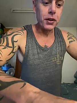 Snapshot of luv2masterb8247 chatting on December 16, 2024, 4:23 am luv2masterb8247 online show from December 16, 2024, 4:23 am