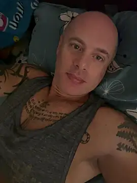 Snapshot of luv2masterb8247 chatting on December 18, 2024, 12:43 am luv2masterb8247 online show from December 18, 2024, 12:43 am