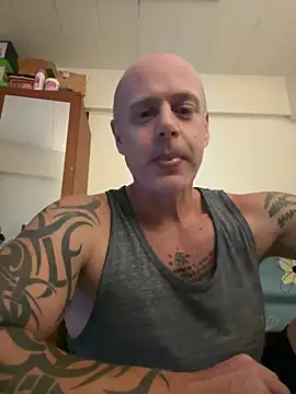 Snapshot of luv2masterb8247 chatting on December 18, 2024, 3:47 am luv2masterb8247 online show from December 18, 2024, 3:47 am