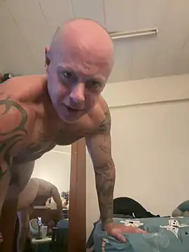 Snapshot of luv2masterb8247 chatting on December 20, 2024, 5:14 am luv2masterb8247 online show from December 20, 2024, 5:14 am