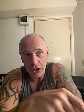 Snapshot of luv2masterb8247 chatting on December 21, 2024, 5:14 am luv2masterb8247 online show from December 21, 2024, 5:14 am