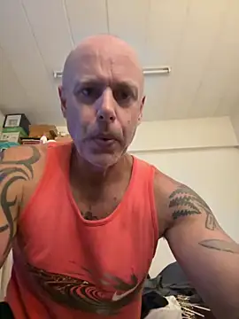 Snapshot of luv2masterb8247 chatting on December 24, 2024, 4:11 am luv2masterb8247 online show from December 24, 2024, 4:11 am