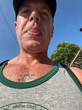 Snapshot of luv2masterb8247 chatting on January 4, 2025, 1:42 am luv2masterb8247 online show from January 4, 2025, 1:42 am