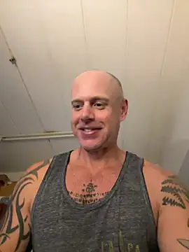 Snapshot of luv2masterb8247 chatting on January 7, 2025, 4:18 am luv2masterb8247 online show from January 7, 2025, 4:18 am