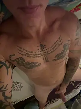 Snapshot of luv2masterb8247 chatting on January 9, 2025, 12:35 am luv2masterb8247 online show from January 9, 2025, 12:35 am