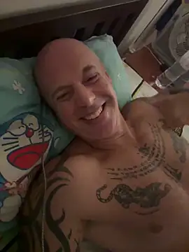 Snapshot of luv2masterb8247 chatting on January 14, 2025, 12:43 am luv2masterb8247 online show from January 14, 2025, 12:43 am