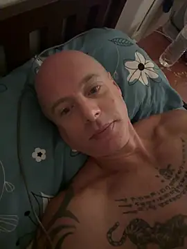 Snapshot of luv2masterb8247 chatting on January 16, 2025, 12:34 am luv2masterb8247 online show from January 16, 2025, 12:34 am