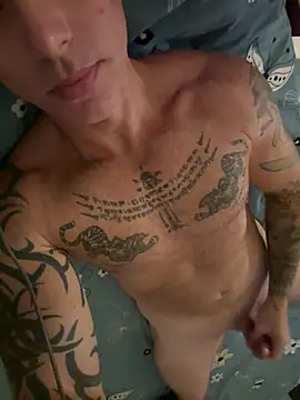 Snapshot of luv2masterb8247 chatting on January 17, 2025, 12:31 am luv2masterb8247 online show from January 17, 2025, 12:31 am