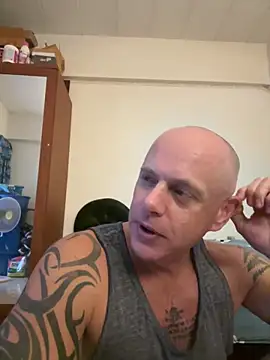 Snapshot of luv2masterb8247 chatting on January 20, 2025, 5:04 am luv2masterb8247 online show from January 20, 2025, 5:04 am