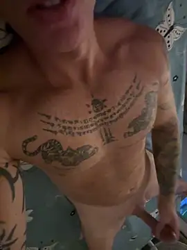 Snapshot of luv2masterb8247 chatting on January 21, 2025, 12:46 am luv2masterb8247 online show from January 21, 2025, 12:46 am