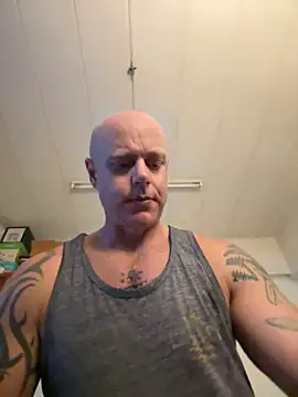 Snapshot of luv2masterb8247 chatting on January 21, 2025, 4:21 am luv2masterb8247 online show from January 21, 2025, 4:21 am