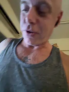 Snapshot of luv2masterb8247 chatting on January 22, 2025, 12:27 am luv2masterb8247 online show from January 22, 2025, 12:27 am