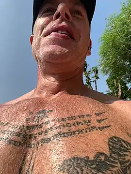 Snapshot of luv2masterb8247 chatting on January 25, 2025, 2:47 am luv2masterb8247 online show from January 25, 2025, 2:47 am