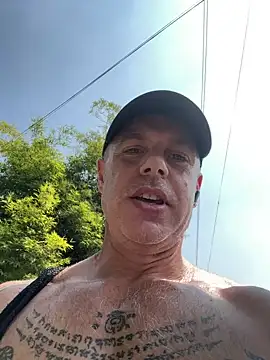 Snapshot of luv2masterb8247 chatting on January 27, 2025, 12:33 am luv2masterb8247 online show from January 27, 2025, 12:33 am