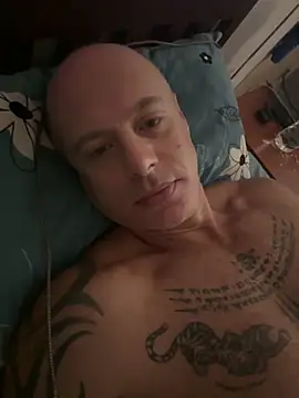 Snapshot of luv2masterb8247 chatting on January 28, 2025, 12:36 am luv2masterb8247 online show from January 28, 2025, 12:36 am