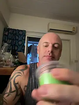 Snapshot of luv2masterb8247 chatting on February 7, 2025, 12:31 am luv2masterb8247 online show from February 7, 2025, 12:31 am