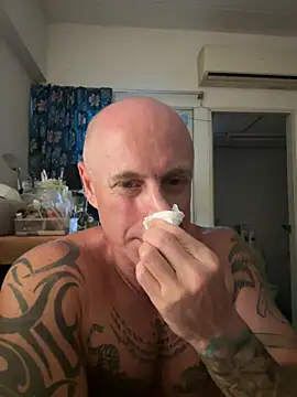 Snapshot of luv2masterb8247 chatting on February 7, 2025, 7:29 am luv2masterb8247 online show from February 7, 2025, 7:29 am