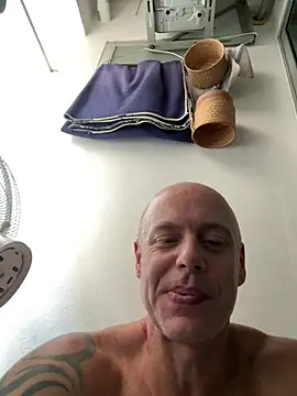 Snapshot of luv2masterb8247 chatting on February 11, 2025, 7:23 am luv2masterb8247 online show from February 11, 2025, 7:23 am