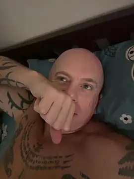 Snapshot of luv2masterb8247 chatting on February 26, 2025, 12:38 am luv2masterb8247 online show from February 26, 2025, 12:38 am