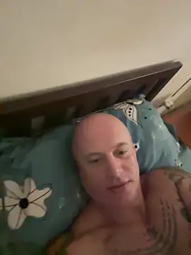 Snapshot of luv2masterb8247 chatting on February 28, 2025, 12:43 am luv2masterb8247 online show from February 28, 2025, 12:43 am