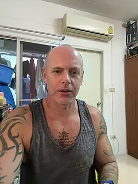 Snapshot of luv2masterb8247 chatting on March 5, 2025, 5:07 am luv2masterb8247 online show from March 5, 2025, 5:07 am