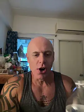 Snapshot of luv2masterb8247 chatting on March 10, 2025, 5:11 am luv2masterb8247 online show from March 10, 2025, 5:11 am