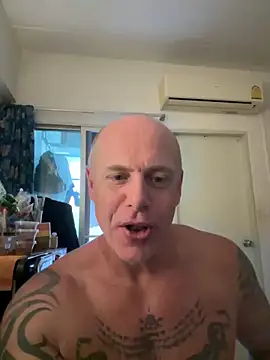 Snapshot of luv2masterb8247 chatting on March 21, 2025, 5:11 am luv2masterb8247 online show from March 21, 2025, 5:11 am