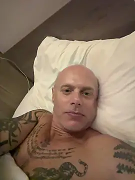 Snapshot of luv2masterb8247 chatting on December 17, 2025, 12:55 pm luv2masterb8247 online show from December 17, 2025, 12:55 pm