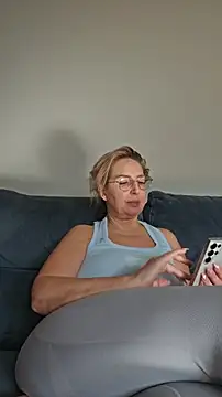 Snapshot of MariaRichi_ chatting on March 5, 2026, 8:43 am MariaRichi online show from March 5, 2026, 8:43 am