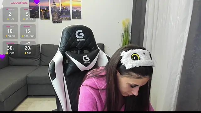 Kimi Ivy online show from October 31, 2025, 4:24 am