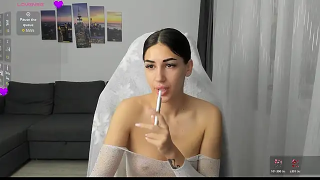 Kimi Ivy online show from November 30, 2025, 4:38 am