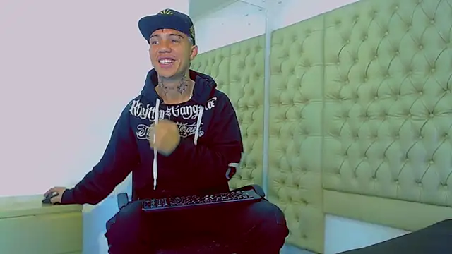 HannibalLester online show from February 1, 2025, 12:29 am