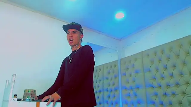 HannibalLester online show from February 2, 2025, 11:53 pm