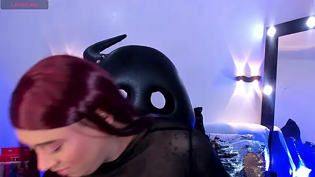 Emili Roux online show from April 15, 2026, 10:11 am