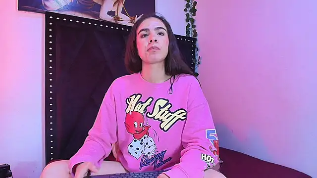 dafne queenn online show from November 15, 2025, 12:45 pm