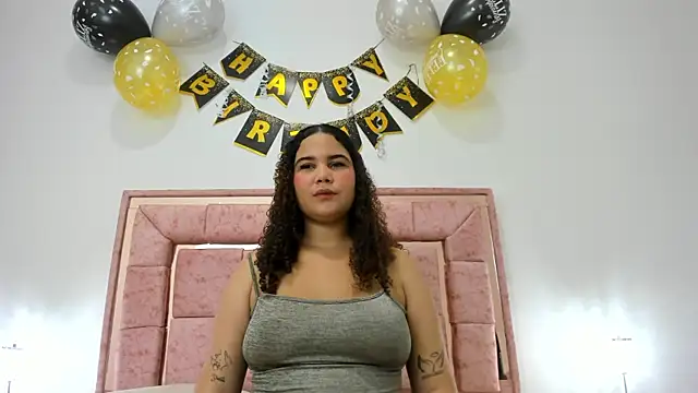 Snapshot of zoee_lovv chatting on December 21, 2024, 3:25 am zoee lovv online show from December 21, 2024, 3:25 am