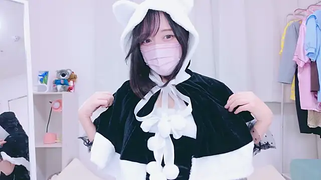 Snapshot of Yurie_ chatting on December 15, 2024, 10:07 am Yurie online show from December 15, 2024, 10:07 am