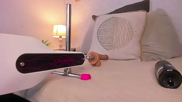 Caroline dh online show from April 15, 2026, 11:39 am