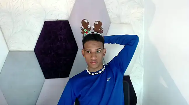 AbrahanBratz online show from December 13, 2024, 6:49 pm