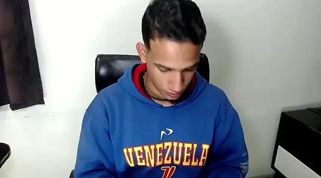 AbrahanBratz online show from December 29, 2024, 12:12 pm