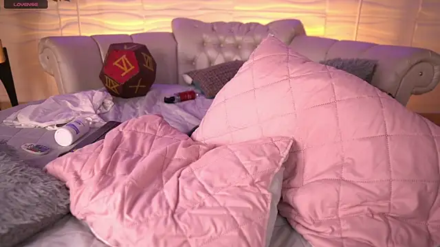 Snapshot of Dear_Morgan chatting on December 4, 2024, 1:58 am Dear Morgan online show from December 4, 2024, 1:58 am