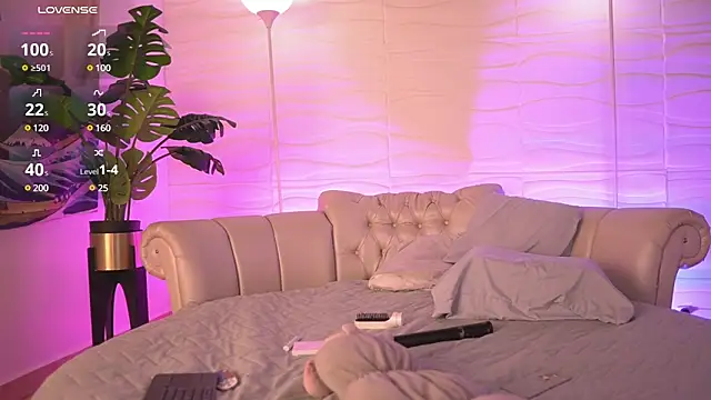 Snapshot of Dear_Morgan chatting on February 12, 2025, 9:43 pm Dear Morgan online show from February 12, 2025, 9:43 pm