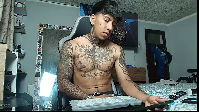 Snapshot of Nickhot0609 chatting on January 16, 2026, 2:26 am Nickhot0609 online show from January 16, 2026, 2:26 am