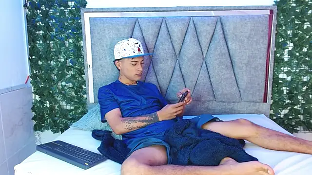 Snapshot of Edward_Milleer chatting on December 14, 2024, 4:09 pm Edward Milleer online show from December 14, 2024, 4:09 pm