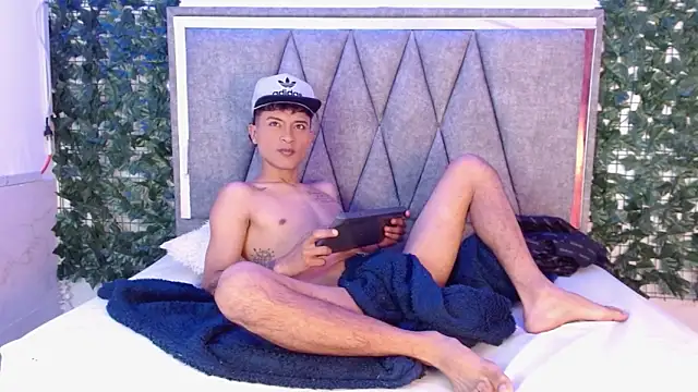 Snapshot of Edward_Milleer chatting on December 15, 2024, 2:48 pm Edward Milleer online show from December 15, 2024, 2:48 pm